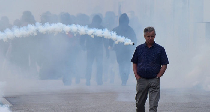 Protests over Vienna`s proposed anti-refugee measures turn violent on Austria-Italy border